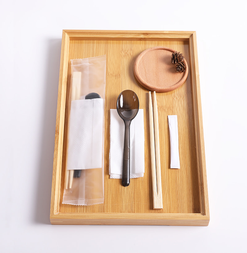 使い捨て食事袋の 4 点セット、箸、スプーン、テーブルナプキン、つや消し複合フィルムセット