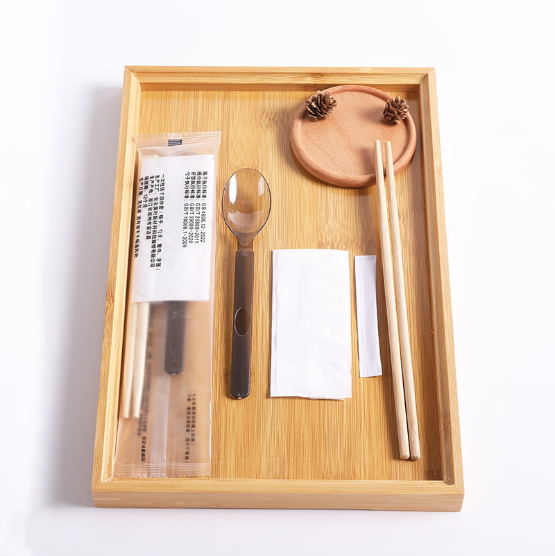 家族の箸スプーンとテーブルナプキンつや消し複合フィルムセットが付いている使い捨て食事袋